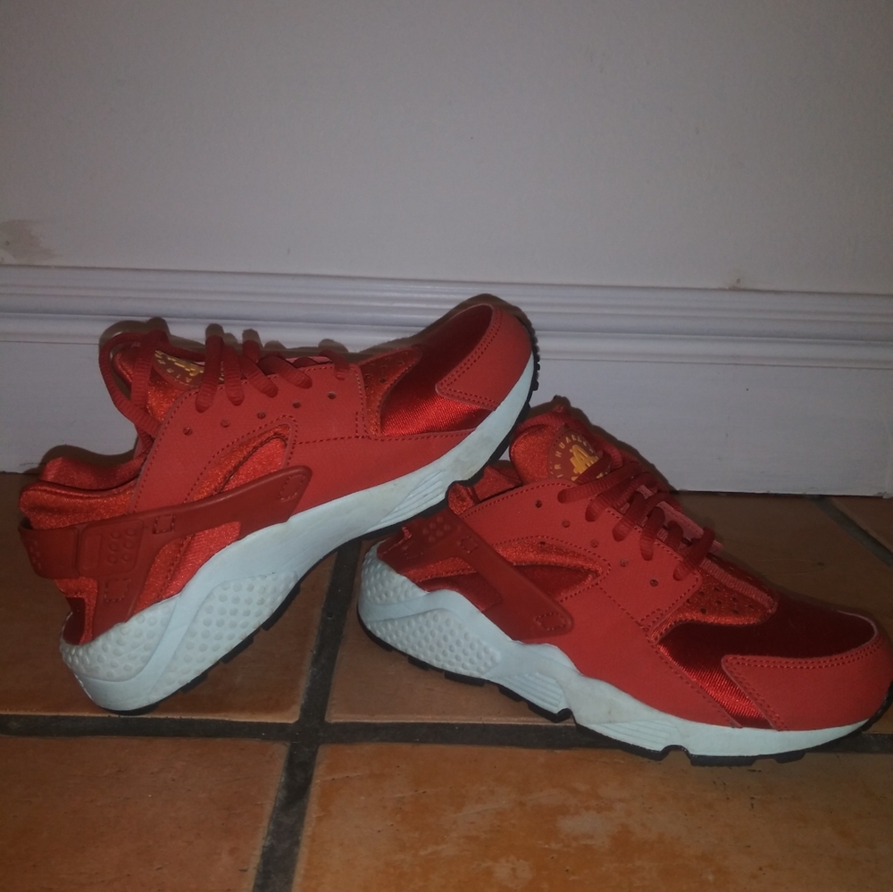 NIKE Huaraches